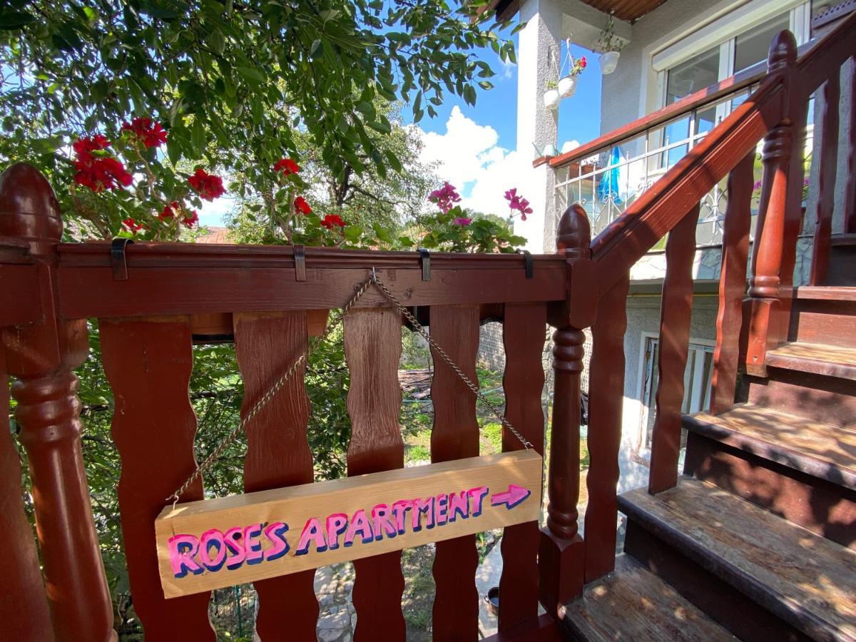 Rose'S Oldtown Apartment Brassó Kültér fotó