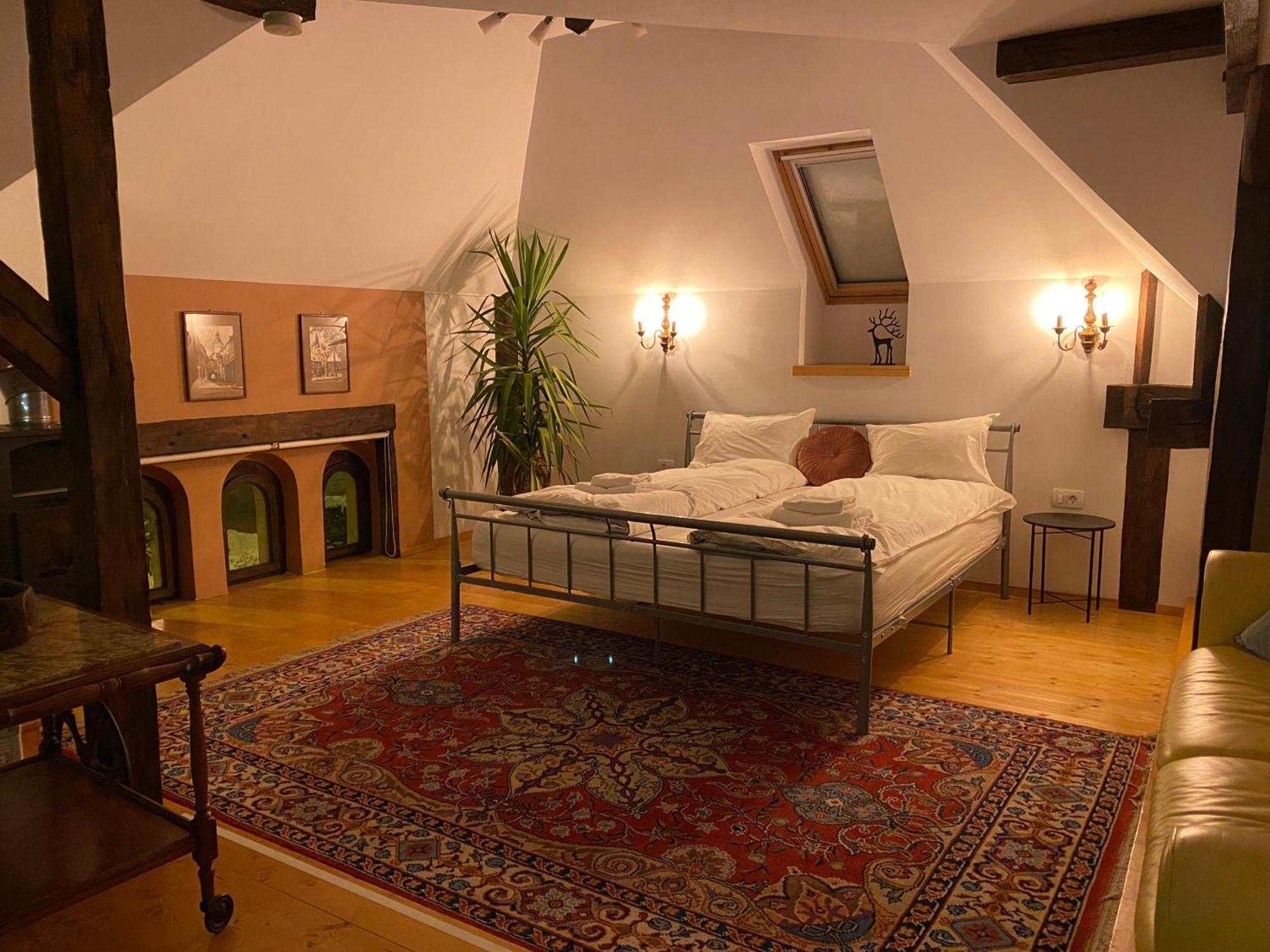 Rose'S Oldtown Apartment Brassó Kültér fotó