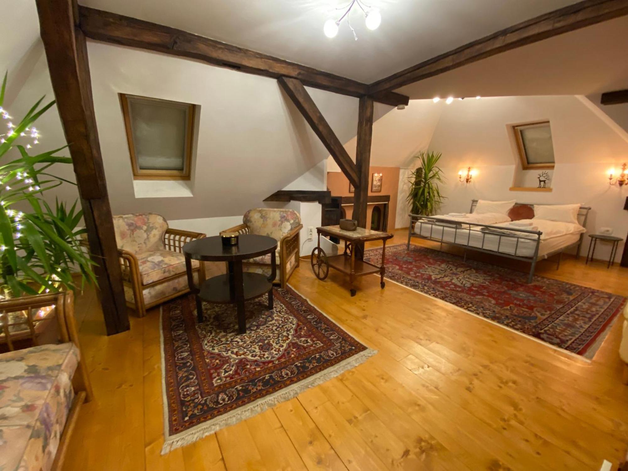 Rose'S Oldtown Apartment Brassó Kültér fotó